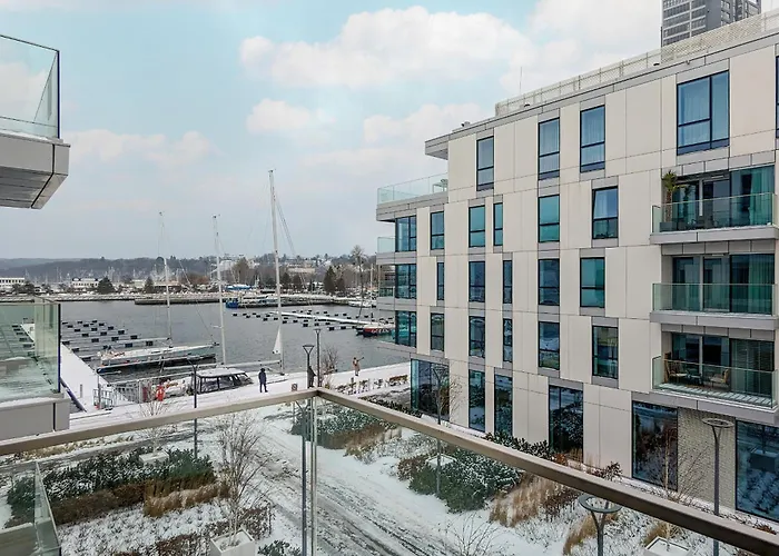 Port Marine With Sea View By Renters Lägenhet